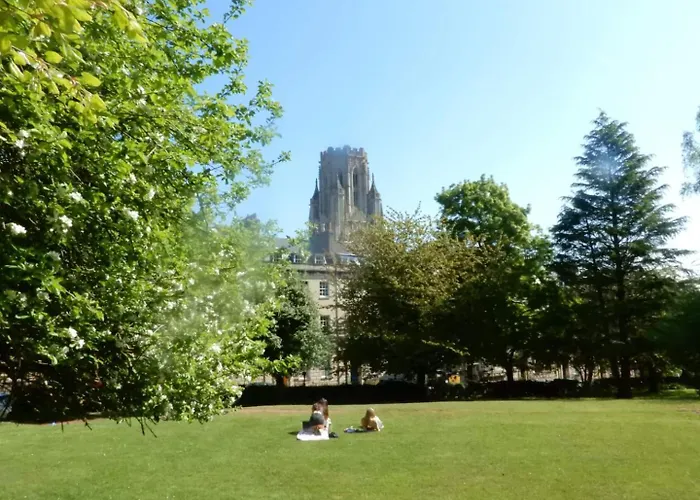 Chic City Centre Studio Moments From Wills Memorial